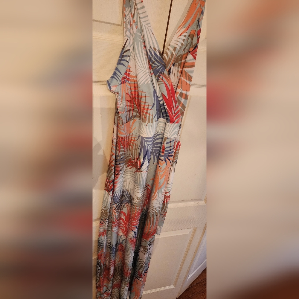 Gilli size large sleeveless floral maxi dress